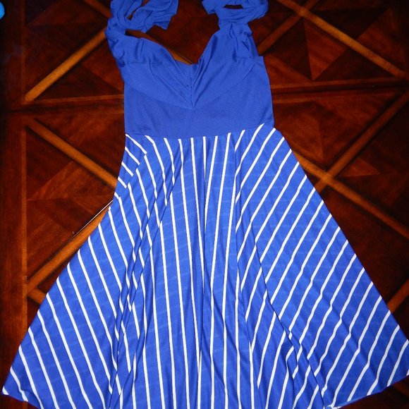 Catalina Dress - Picture 2 of 2